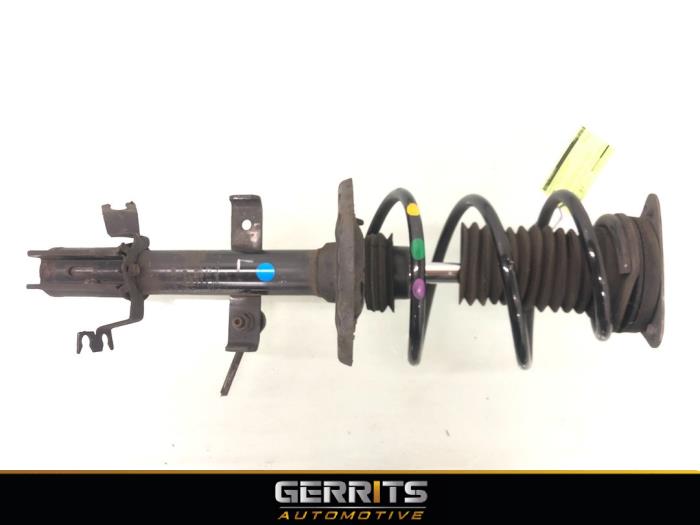 Stötdämparstång, höger fram från en Renault Captur (2R) 0.9 Energy TCE 12V 2016