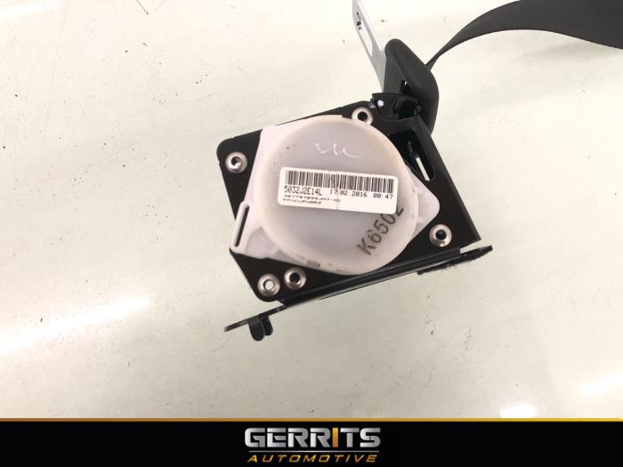 Bakre säkerhetsbälte, höger från en Renault Captur (2R) 0.9 Energy TCE 12V 2016