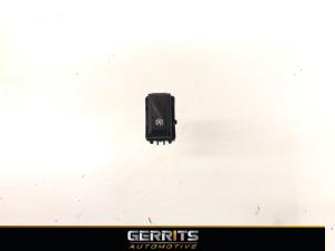 Begagnade ASR-brytare Renault Captur (2R) 0.9 Energy TCE 12V Pris € 19,99 Marginaltabell erbjuds av Gerrits Automotive BV