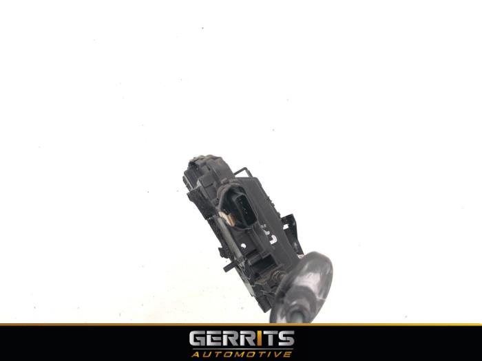 Dörrlåsmekanism, 4-dörrars, vänster bak från en Renault Captur (2R) 0.9 Energy TCE 12V 2016