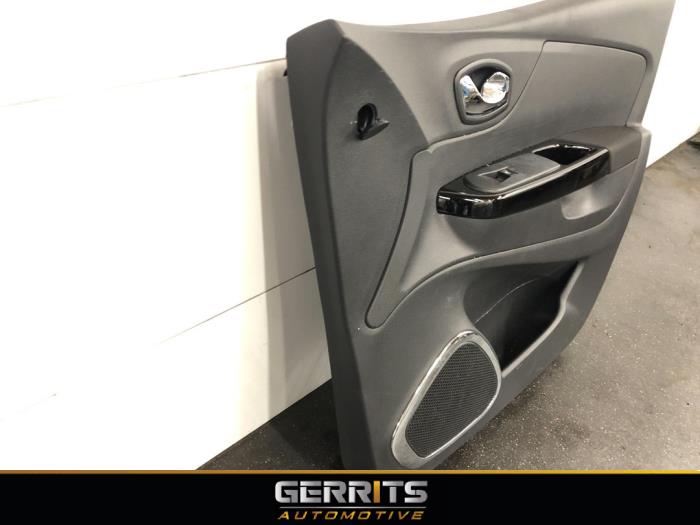 List, framdörr, 4-dörrars, höger från en Renault Captur (2R) 0.9 Energy TCE 12V 2016