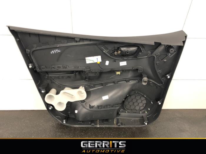 List, framdörr, 4-dörrars, höger från en Renault Captur (2R) 0.9 Energy TCE 12V 2016