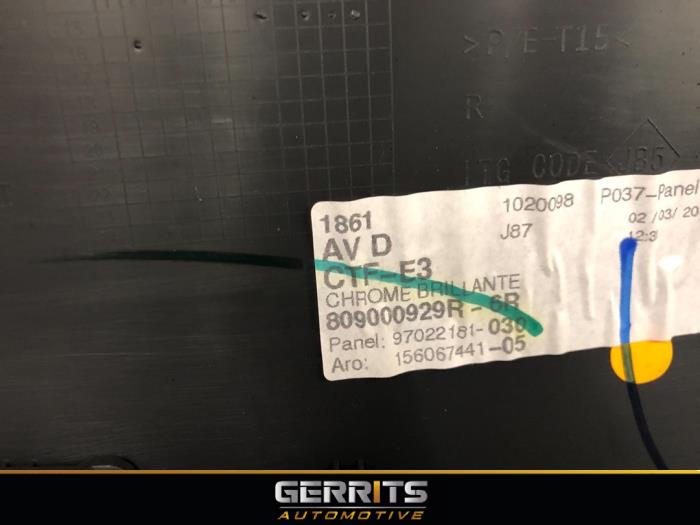 List, framdörr, 4-dörrars, höger från en Renault Captur (2R) 0.9 Energy TCE 12V 2016