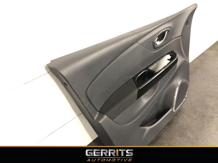 List, framdörr, 4-dörrars, vänster från en Renault Captur (2R) 0.9 Energy TCE 12V 2016