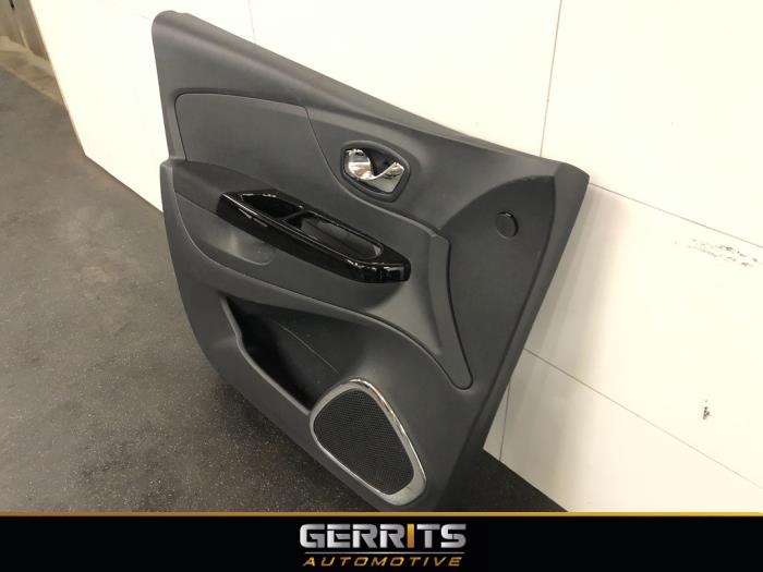 List, framdörr, 4-dörrars, vänster från en Renault Captur (2R) 0.9 Energy TCE 12V 2016