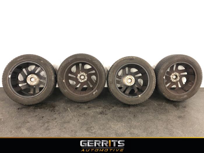 Hjuluppsättning + däck från en Renault Captur (2R) 0.9 Energy TCE 12V 2016