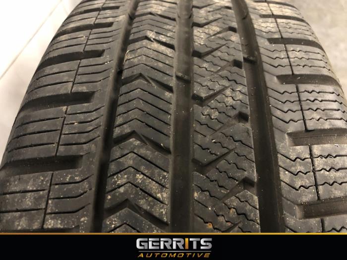 Hjuluppsättning + däck från en Renault Captur (2R) 0.9 Energy TCE 12V 2016