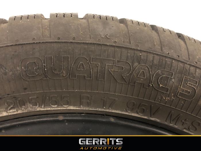 Hjuluppsättning + däck från en Renault Captur (2R) 0.9 Energy TCE 12V 2016