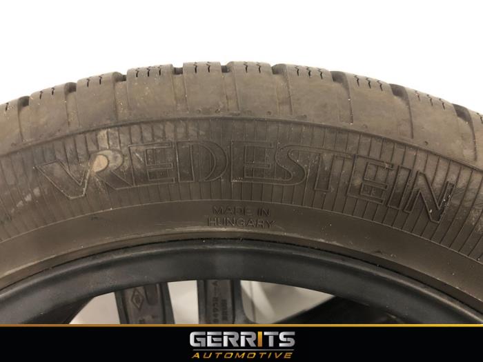 Hjuluppsättning + däck från en Renault Captur (2R) 0.9 Energy TCE 12V 2016