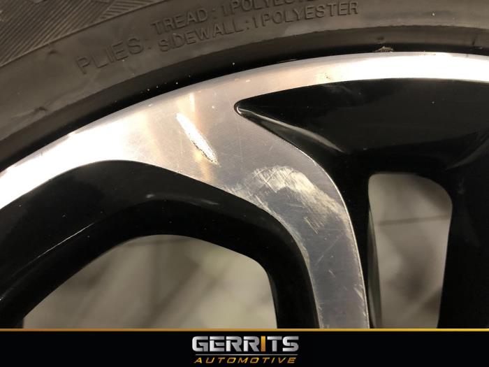 Hjuluppsättning + däck från en Renault Captur (2R) 0.9 Energy TCE 12V 2016