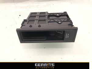 Begagnade AUX/USB-anslutning Volkswagen Tiguan (5N1/2) 1.4 TSI 16V 4Motion Pris € 38,48 Marginaltabell erbjuds av Gerrits Automotive BV