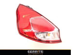 Gebruikte Achterlicht links Ford Fiesta 6 (JA8) 1.25 16V Prijs € 38,48 Margeregeling aangeboden door Gerrits Automotive BV