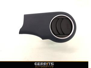 Gebruikte Luchtrooster Dashboard Hyundai i10 (F5) 1.1i 12V Prijs € 19,99 Margeregeling aangeboden door Gerrits Automotive BV