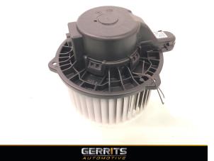 Begagnade Fläktmotor för uppvärmning och ventilation Kia Ceed Sportswagon (CDF) 1.0i T-GDi 12V Pris € 59,99 Marginaltabell erbjuds av Gerrits Automotive BV