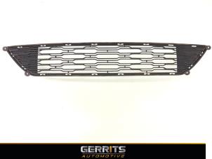 Gebruikte Grille Kia Cee'd (EDB5) 1.6 CRDi 16V Prijs € 32,98 Margeregeling aangeboden door Gerrits Automotive BV