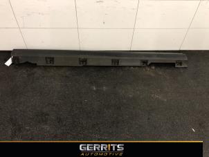 Gebruikte Zijskirt links Ford Focus 3 Wagon 1.0 Ti-VCT EcoBoost 12V 125 Prijs € 54,98 Margeregeling aangeboden door Gerrits Automotive BV