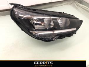 Gebruikte Koplamp rechts Opel Corsa F (UB/UH/UP) 1.2 Turbo 12V 100 Prijs € 399,99 Margeregeling aangeboden door Gerrits Automotive BV