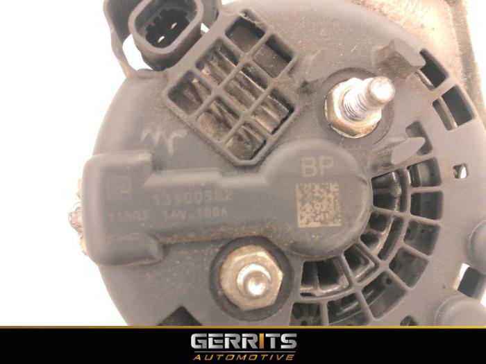 Dynamo från en Opel Astra J (PC6/PD6/PE6/PF6) 1.4 Turbo 16V 2011