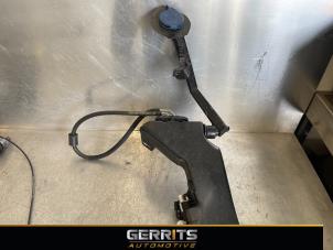 Gebruikte Ruitensproeiertank voor Mercedes GLC (X253) 2.2 250d 16V BlueTEC 4-Matic Prijs € 49,99 Margeregeling aangeboden door Gerrits Automotive BV
