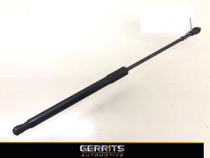 Gebruikte Gasdemper Motorkap rechts Opel Mokka 1.2 Turbo 12V Prijs € 19,99 Margeregeling aangeboden door Gerrits Automotive BV