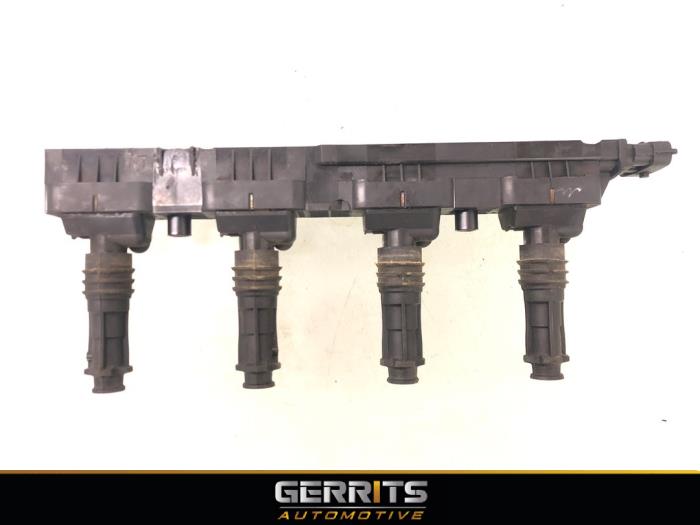 Bobine van een Opel Corsa D 1.2 16V 2007