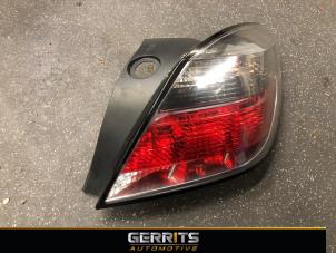 Gebruikte Achterlicht rechts Opel Astra H GTC (L08) 1.4 16V Twinport Prijs € 29,99 Margeregeling aangeboden door Gerrits Automotive BV