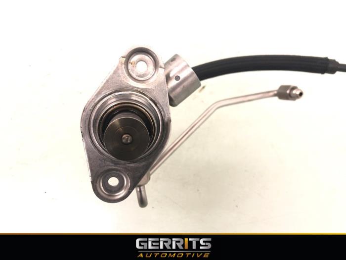 Högtryckspump från en BMW 1 serie (F20) 120i 1.6 16V 2013