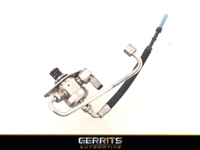 Högtryckspump från en BMW 1 serie (F20) 120i 1.6 16V 2013