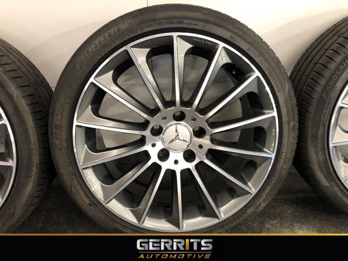 Hjuluppsättning + däck från en Mercedes-Benz C (W204) 3.0 C-280 V6 24V 2007