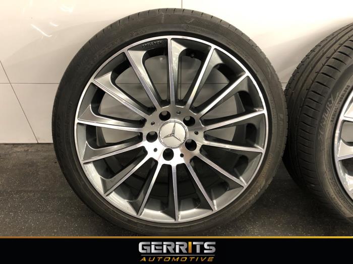 Hjuluppsättning + däck från en Mercedes-Benz C (W204) 3.0 C-280 V6 24V 2007