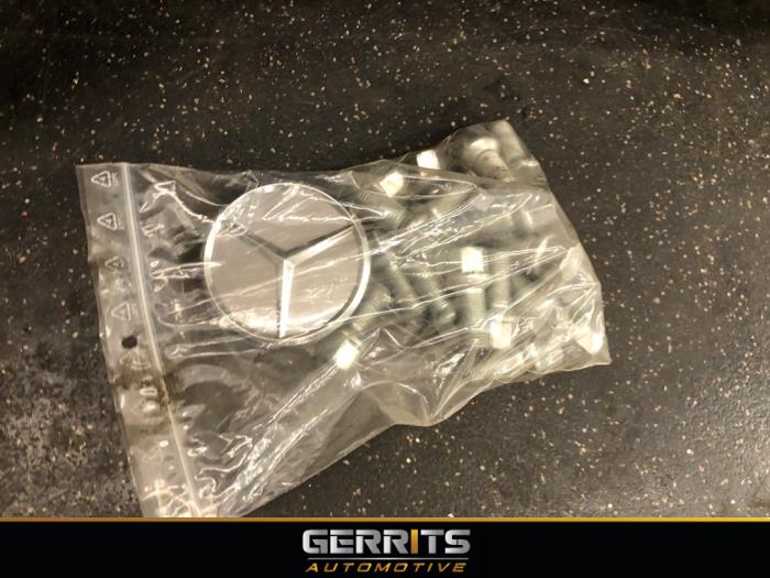 Hjuluppsättning + däck från en Mercedes-Benz C (W204) 3.0 C-280 V6 24V 2007