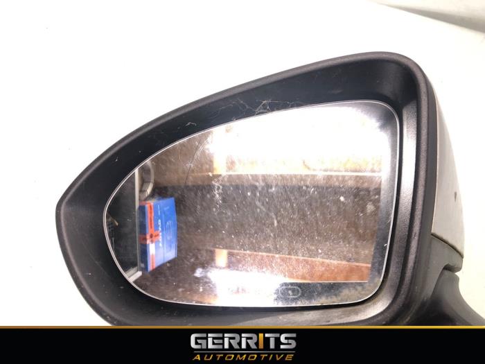 Buitenspiegel links van een Opel Astra K Sports Tourer 1.6 CDTI 110 16V 2016