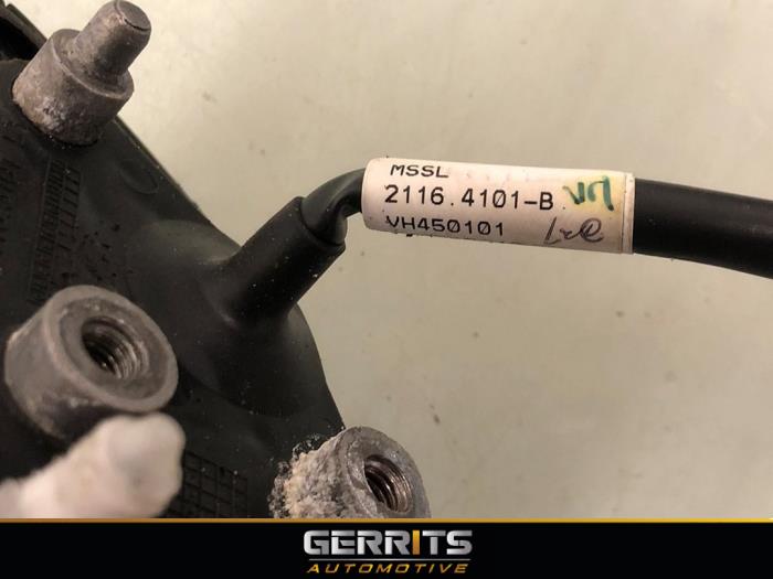 Buitenspiegel links van een Opel Astra K Sports Tourer 1.6 CDTI 110 16V 2016