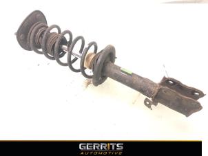 Gebruikte Schokdemperpoot links-voor Mitsubishi Colt (Z2/Z3) 1.3 16V Prijs € 34,99 Margeregeling aangeboden door Gerrits Automotive BV
