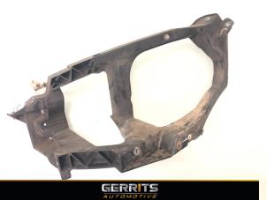 Gebruikte Koplampframe links Mitsubishi Colt (Z2/Z3) 1.3 16V Prijs € 24,99 Margeregeling aangeboden door Gerrits Automotive BV