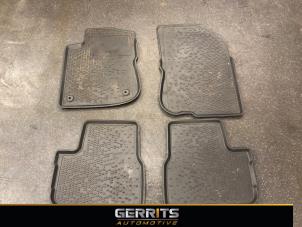 Używane Zestaw dywaników Peugeot 208 I (CA/CC/CK/CL) 1.0 Vti 12V PureTech Cena € 39,99 Procedura marży oferowane przez Gerrits Automotive BV