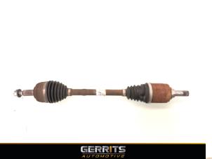 Begagnade Drivaxel, vänster fram Dacia Duster (SR) 1.2 TCE 16V Pris € 94,99 Marginaltabell erbjuds av Gerrits Automotive BV