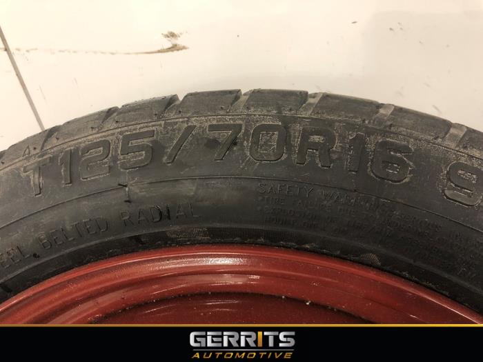 Utrymmesbesparande reservhjul från en Renault Captur (2R) 0.9 Energy TCE 12V 2016