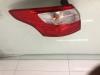 Achterlicht links van een Ford Focus 3 Wagon 1.0 Ti-VCT EcoBoost 12V 125 2013
