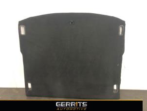 Używane Plyta podlogowa bagaznika Ford Focus 3 Wagon 1.0 Ti-VCT EcoBoost 12V 125 Cena € 74,99 Procedura marży oferowane przez Gerrits Automotive BV