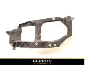 Gebruikte Koplampframe links Mitsubishi Colt (Z2/Z3) 1.5 16V CZ3 Prijs € 24,99 Margeregeling aangeboden door Gerrits Automotive BV