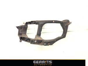 Gebruikte Koplampframe links Mitsubishi Colt (Z2/Z3) 1.3 16V Prijs € 24,99 Margeregeling aangeboden door Gerrits Automotive BV