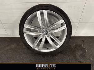 Begagnade Hjul + däck Volkswagen Golf VII (AUA) 1.4 TSI 16V Pris € 299,99 Marginaltabell erbjuds av Gerrits Automotive BV