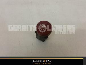 Begagnade Nödbelysningsbrytare Citroen Berlingo 1.9 D Kat. Pris € 4,84 Inklusive moms erbjuds av Gerrits Automotive BV