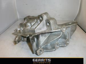 Używane Wspornik silnika Volvo V70 (BW) 1.6 T4 16V Cena € 21,98 Procedura marży oferowane przez Gerrits Automotive BV