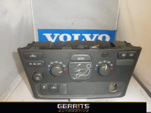 Używane Panel sterowania nagrzewnicy Volvo S80 (TR/TS) 2.4 SE 20V 170 Kat. Cena € 31,90 Procedura marży oferowane przez Gerrits Automotive BV