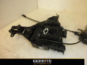 Begagnade Dörrlåsmekanism, 4-dörrars, höger fram Volvo V40 (MV) 1.6 T4 GTDi 16V Pris € 50,60 Marginaltabell erbjuds av Gerrits Automotive BV