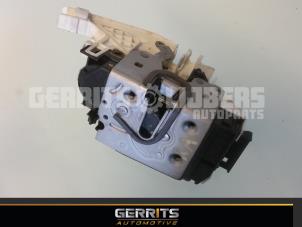 Używane Mechanizm blokady drzwi prawych tylnych wersja 4-drzwiowa Mercedes E (W212) E-63 AMG V8 32V Cena € 48,40 Procedura marży oferowane przez Gerrits Automotive BV