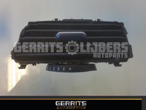 Gebruikte Luchtrooster Dashboard Volkswagen Golf VII (AUA) 2.0 GTI 16V Performance Package Prijs € 21,98 Margeregeling aangeboden door Gerrits Automotive BV