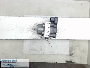 Używane Pompa ABS Nissan Qashqai (J11) 1.6 dCi All Mode 4x4-i Cena € 200,00 Procedura marży oferowane przez Autodemontage van de Laar